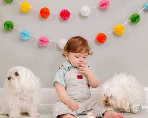 重庆一女子二胎生下双胞胎儿子，丈夫产房外再三确认，表情亮了